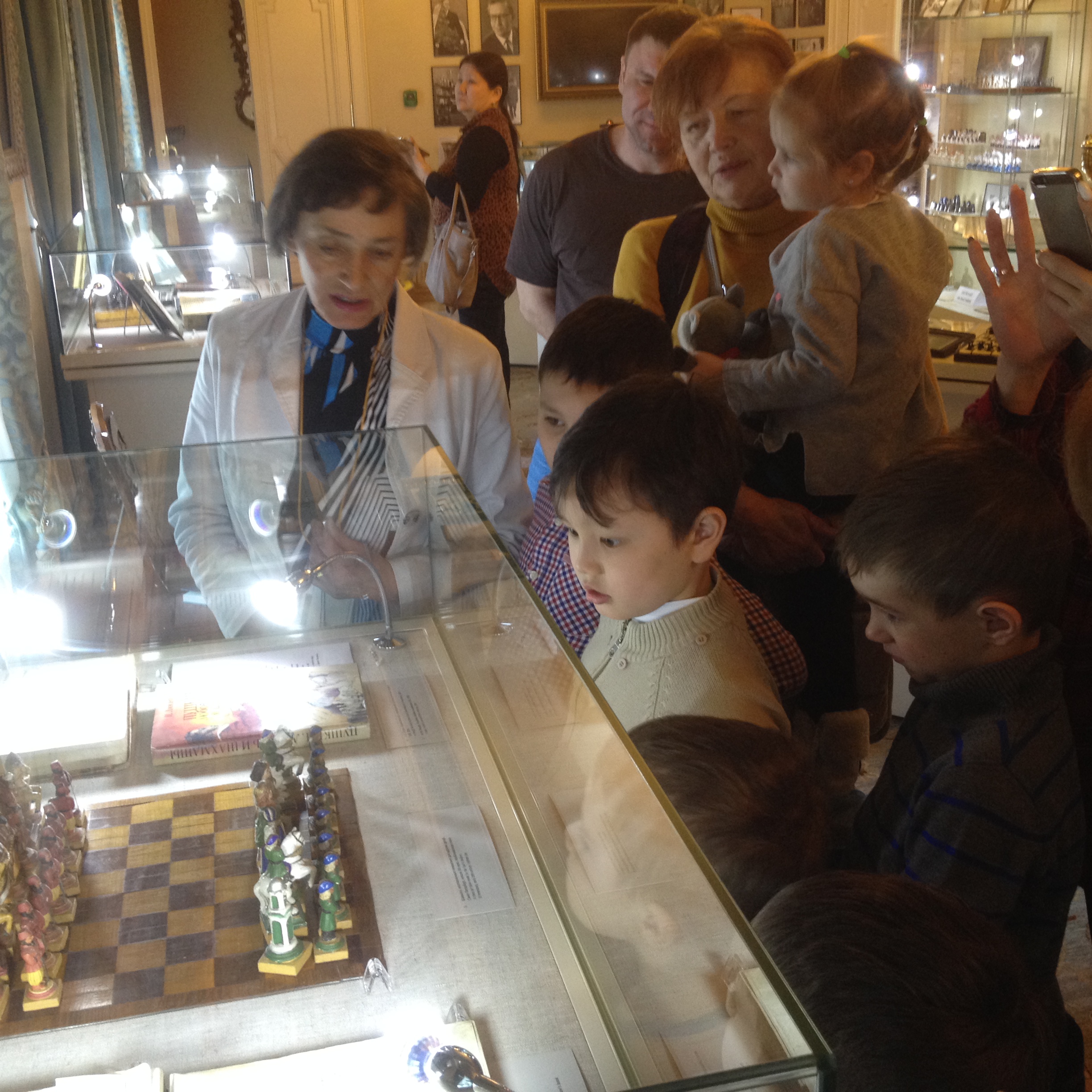 Учащиеся шахматной школы «Магистр» посетили исторический Музей шахмат
